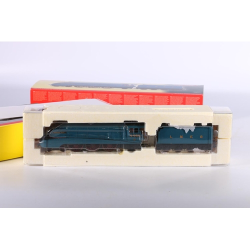 50 - Two Hornby OO gauge model railways locomotives including R2805XS 4-6-2 Class A4 'Herring Gull' locom... 