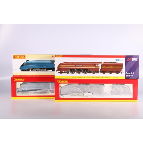 52 - Two Hornby OO gauge model railways locomotives including R3095 4-6-2 Class A4 'Commonwealth of Austr... 