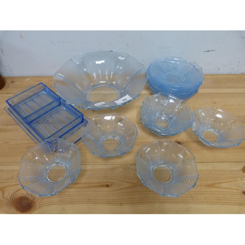 25 - Collection of vintage blue glassware.