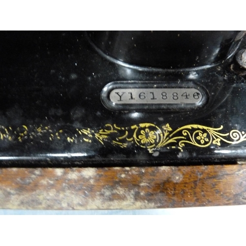 19 - Singer portable sewing machine in oak case, no. Y1618846.
