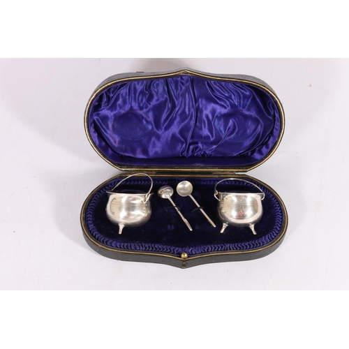 101 - Edward VII silver table salts in the form of cauldrons, having swing-handles and matching salt spoon... 