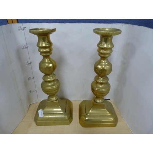 9 - Brassware to include a pair of candlesticks, small pair of candlesticks, bird ornaments, pair of gob... 