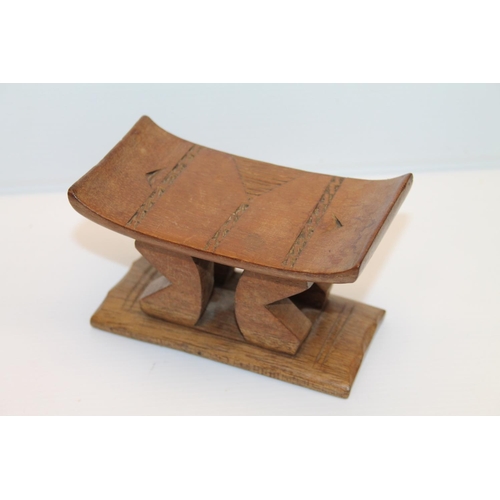 35 - Small carved African neck rest, 11.5cm wide.