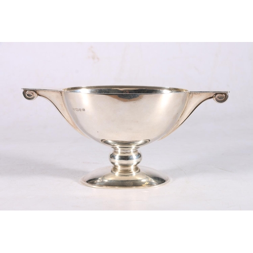 35 - George VI sterling silver twin handled pedestal bowl, S Blackensee and Son Ltd, Chester, 1937, 11cm ... 