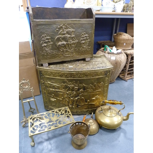 32 - Collection of brass to include log box, toddy kettle with amber glass handle, magazine rack, trivet,... 