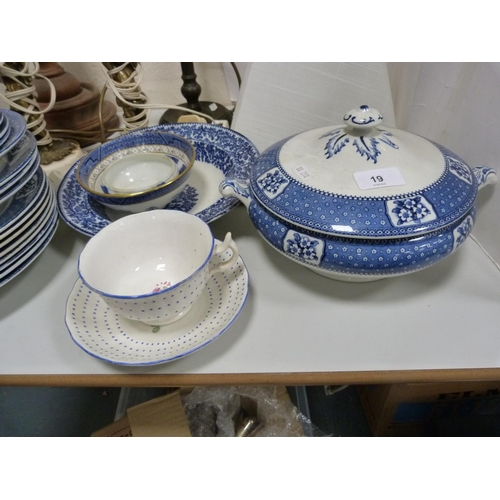 19 - Part blue and white dinner set, tureen, a Willow pattern bowl, turned wood candle stand, a pair of t... 
