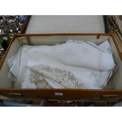 33 - Vintage travel case containing assorted linen and lace.