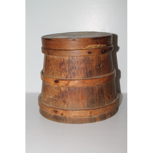 23 - Oak coopered bucket, 22cm.