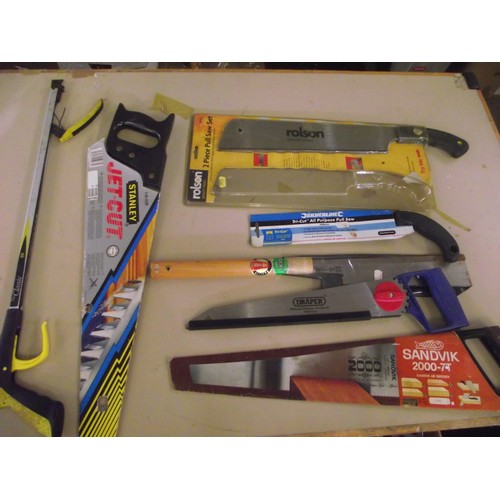 32 - Selection of quality small hand saws.