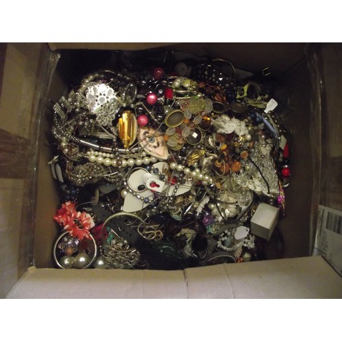 30 - Large box of unsorted jewellery approx 10kg.