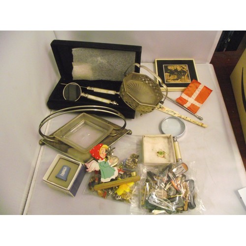43 - Magnifier set, thimble, vintage desk flag ect