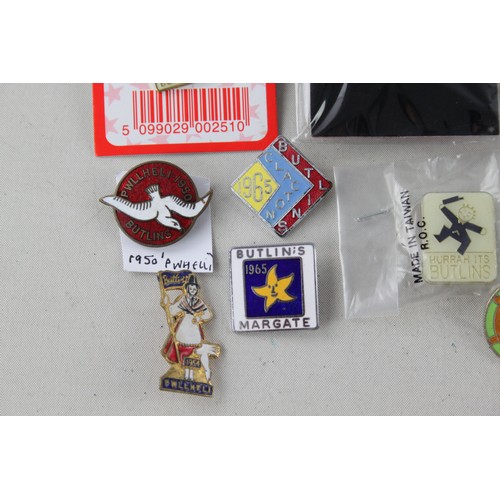 271 - ,10 x Assorted BUTLINS Holiday Camp Badges Inc Vintage, Enamel, Margate Etc
