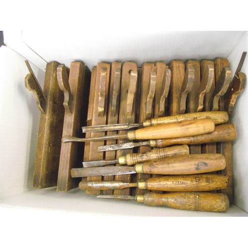 17 - Large box of vintage sash wood planes and carving/lathe chisels.