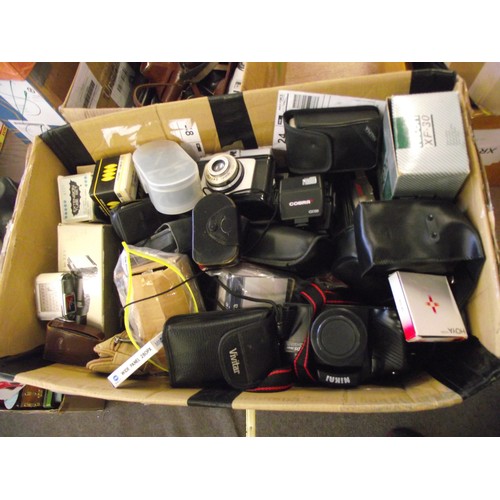 19 - Huge amount of vintage, Retro cameras, equipment, light meters, flashguns ect.