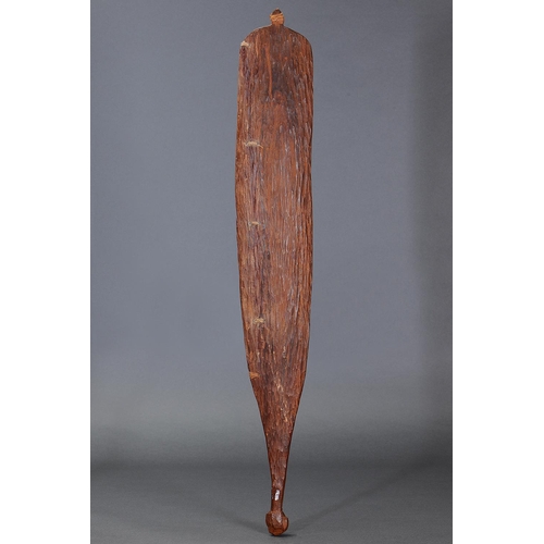 1047 - FINE LARGE INCISED SPEAR THROWER (WOOMERA), WESTERN AUSTRALIA, Carved and engraved hardwood and natu... 
