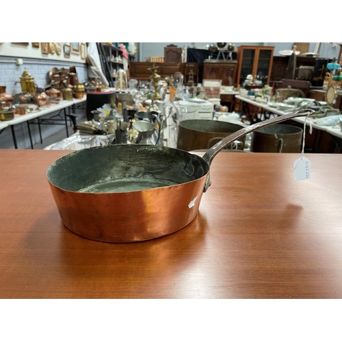 11 - Antique French copper saucepan, approx 22cm Dia