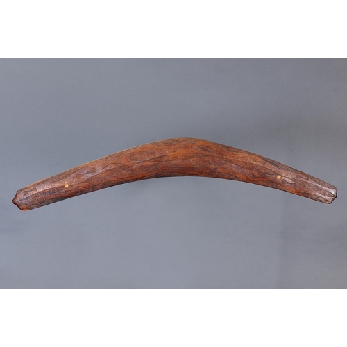 6 - FINE ENGRAVED BOOMERANG, WESTERN NEW SOUTH WALES / SOUTHERN QUEENSLAND, Carved and engraved hardwood... 