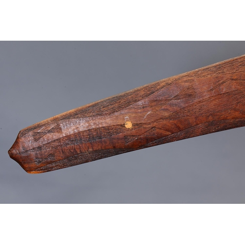 6 - FINE ENGRAVED BOOMERANG, WESTERN NEW SOUTH WALES / SOUTHERN QUEENSLAND, Carved and engraved hardwood... 