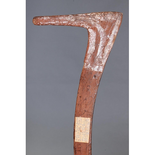 17 - FINE HOOKED BOOMERANG, COOPERS CREEK, SOUTH AUSTRALIA, Carved and engraved hardwood and natural pigm... 