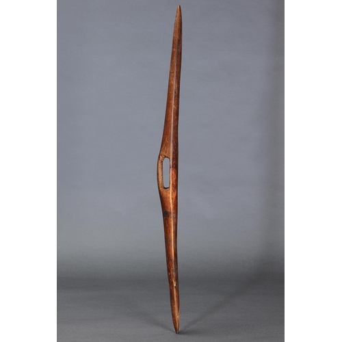 33 - IMPORTANT DICK TJUPURRULA (C.1940 - 1983), PARRYING SHIELD, WILLOWRA, NORTHERN TERRITORY, Carved har... 