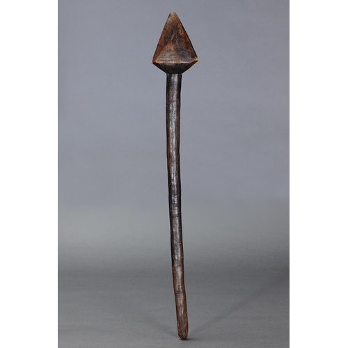 59 - FINE EARLY BULBOUS HEADED CLUB, DARLING RIVER REGION, NEW SOUTH WALES, Carved hardwood (with custom ... 