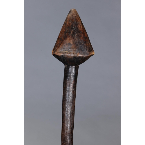 59 - FINE EARLY BULBOUS HEADED CLUB, DARLING RIVER REGION, NEW SOUTH WALES, Carved hardwood (with custom ... 