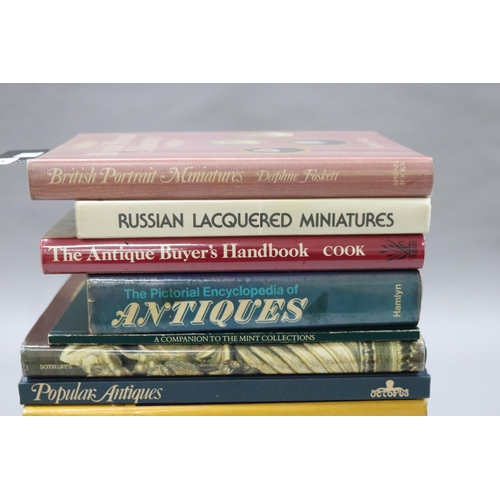 54 - Good collection of reference and historical books on antiques, fine art, and collecting inter alia (... 