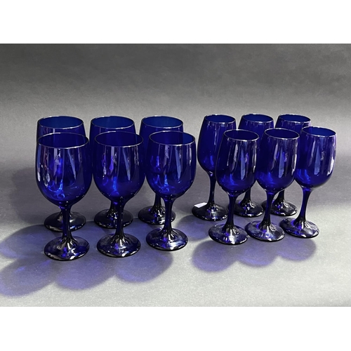 26 - Twelve blue glass wines, for white and red, approx 18cm H (12)