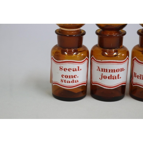 3006 - Antique amber glass small jars, Ammon. jodat, Fol. Belladonn.plv, Secal. conc. stada, Extr. Rhei, ea... 