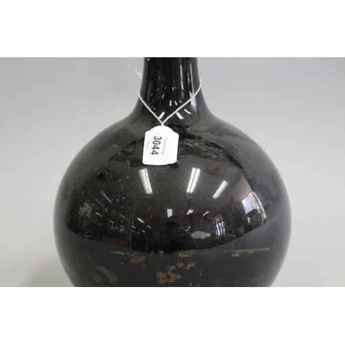 3044 - Large antique Amethyst glass onion shape bottle, approx 33cm H
