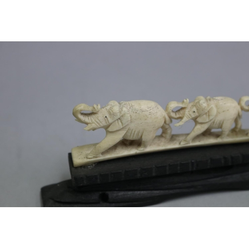 3126 - A chain of elephants sculpture, approx 5cm H x 16cm W