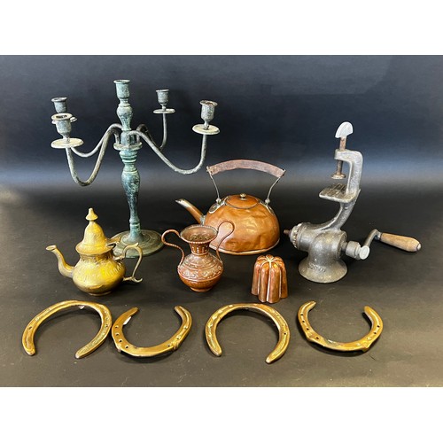58 - Assortment of copper & brass ware, mincer, brass horse shoes, copper kettle etc, approx 34cm H and s... 