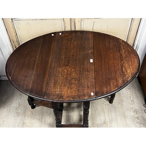 1041 - English Oak Gate leg table, approx 72cm H x 120cm W (open) and approx 42cm W (closed)